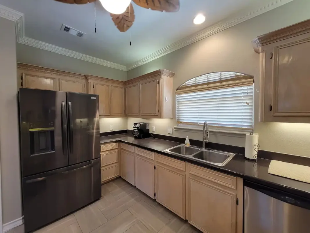 dolphin cove kitchen